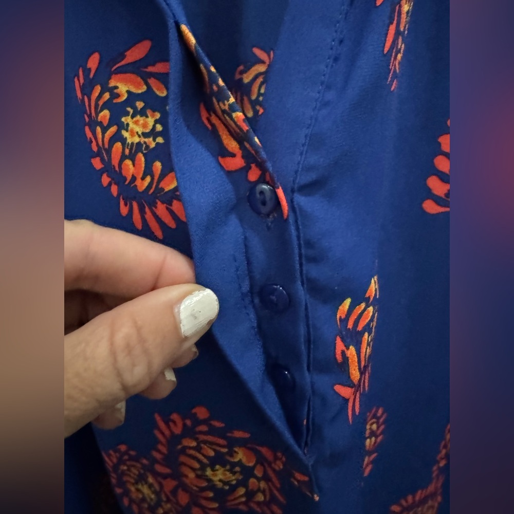 Alice Blue Floral blouse with Red and Orange Accents - Picture 4 of 6